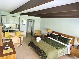 Vista Grande Resort - A Gay Men's Resort