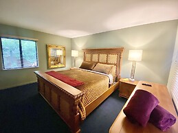 Vista Grande Resort - A Gay Men's Resort