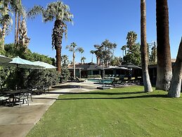 Vista Grande Resort - A Gay Men's Resort