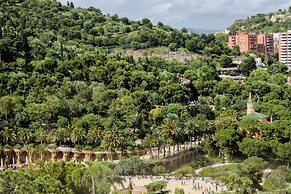 Large Guell Apartment