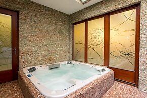 GOLDEN ROYAL Boutique hotel & Spa