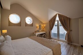 The PINEHILL Hotel & Suites