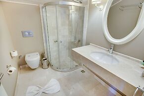 The PINEHILL Hotel & Suites