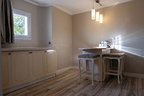 The PINEHILL Hotel & Suites