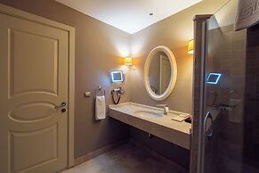 The PINEHILL Hotel & Suites