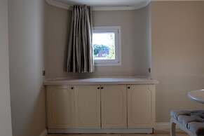 The PINEHILL Hotel & Suites