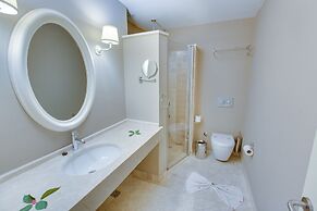 The PINEHILL Hotel & Suites