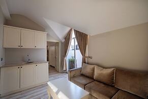 The PINEHILL Hotel & Suites