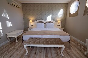 The PINEHILL Hotel & Suites