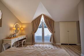 The PINEHILL Hotel & Suites