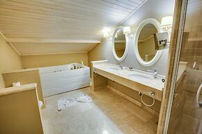 The PINEHILL Hotel & Suites