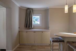 The PINEHILL Hotel & Suites