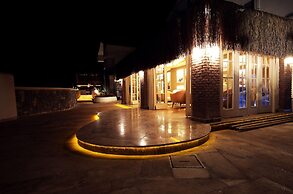 The PINEHILL Hotel & Suites