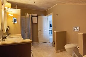 The PINEHILL Hotel & Suites