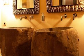 The PINEHILL Hotel & Suites