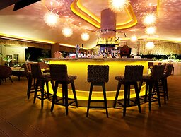 The PINEHILL Hotel & Suites