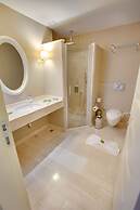 The PINEHILL Hotel & Suites