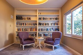 The PINEHILL Hotel & Suites