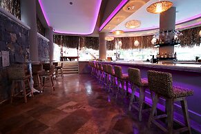 The PINEHILL Hotel & Suites