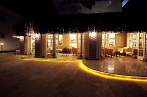 The PINEHILL Hotel & Suites