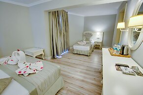 The PINEHILL Hotel & Suites