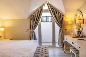 The PINEHILL Hotel & Suites