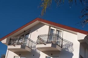 The PINEHILL Hotel & Suites