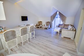 The PINEHILL Hotel & Suites