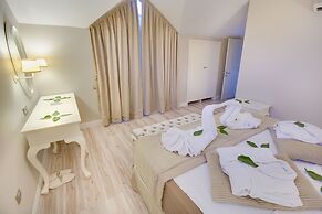 The PINEHILL Hotel & Suites