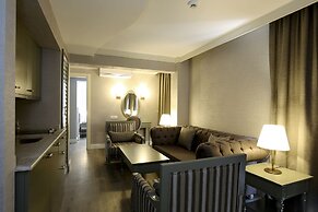 The PINEHILL Hotel & Suites