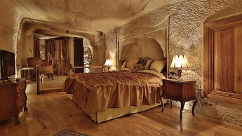 Golden Cave Suites
