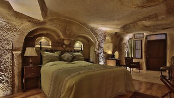 Golden Cave Suites