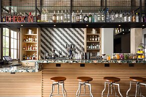 Moxy Santa Barbara