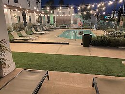 Moxy Santa Barbara
