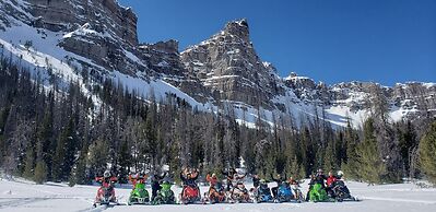 Stagecoach Inn & Suites