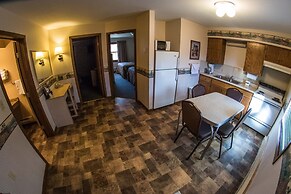 Stagecoach Inn & Suites