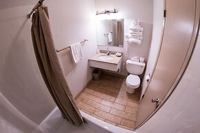 Stagecoach Inn & Suites