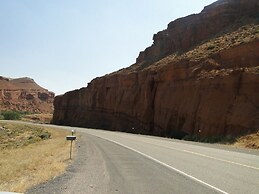 Stagecoach Inn & Suites