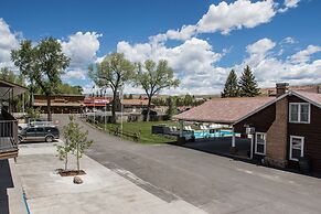 Stagecoach Inn & Suites