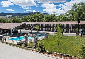 Stagecoach Inn & Suites
