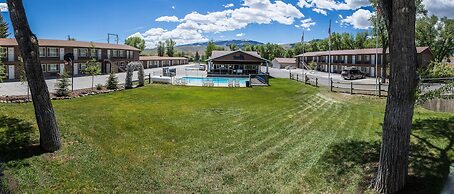 Stagecoach Inn & Suites