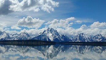 Stagecoach Inn & Suites