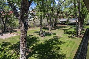 Stagecoach Inn & Suites