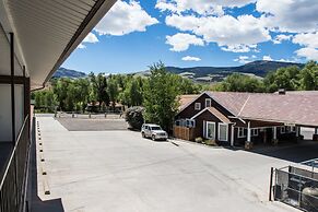 Stagecoach Inn & Suites