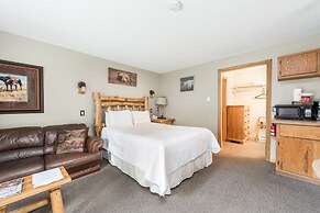 4 Seasons Inn on Fall River