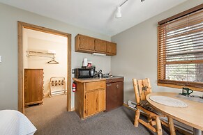 4 Seasons Inn on Fall River