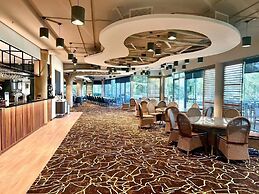 Riverside Oaks Golf Resort