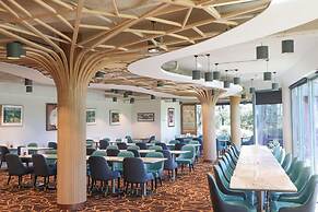 Riverside Oaks Golf Resort