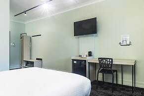 Nightcap at Atherton Hotel