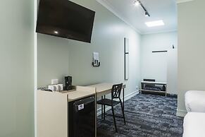 Nightcap at Atherton Hotel